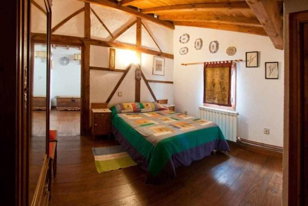 Casa Rural Lucia Es Una Casa Rural Amplia Con Pat Cabezas Bajas Εξωτερικό φωτογραφία